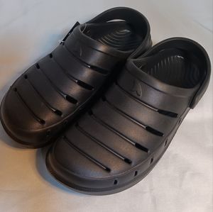 Rugged Shark sz 10 NWT